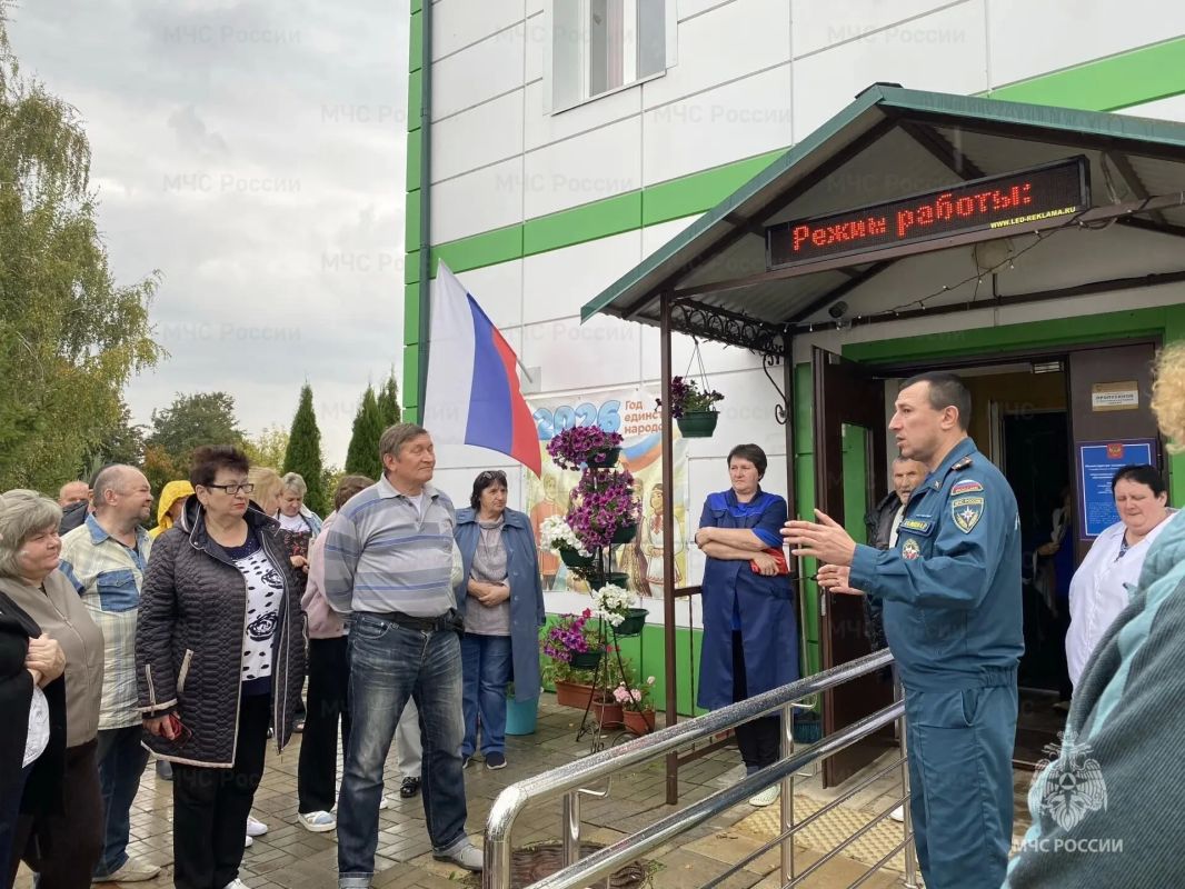 В Веневе спасатели провели тренировочную эвакуацию в центре социального обслуживания населения В Веневе спасатели провели тренировочную эвакуацию в центре социального обслуживания населения