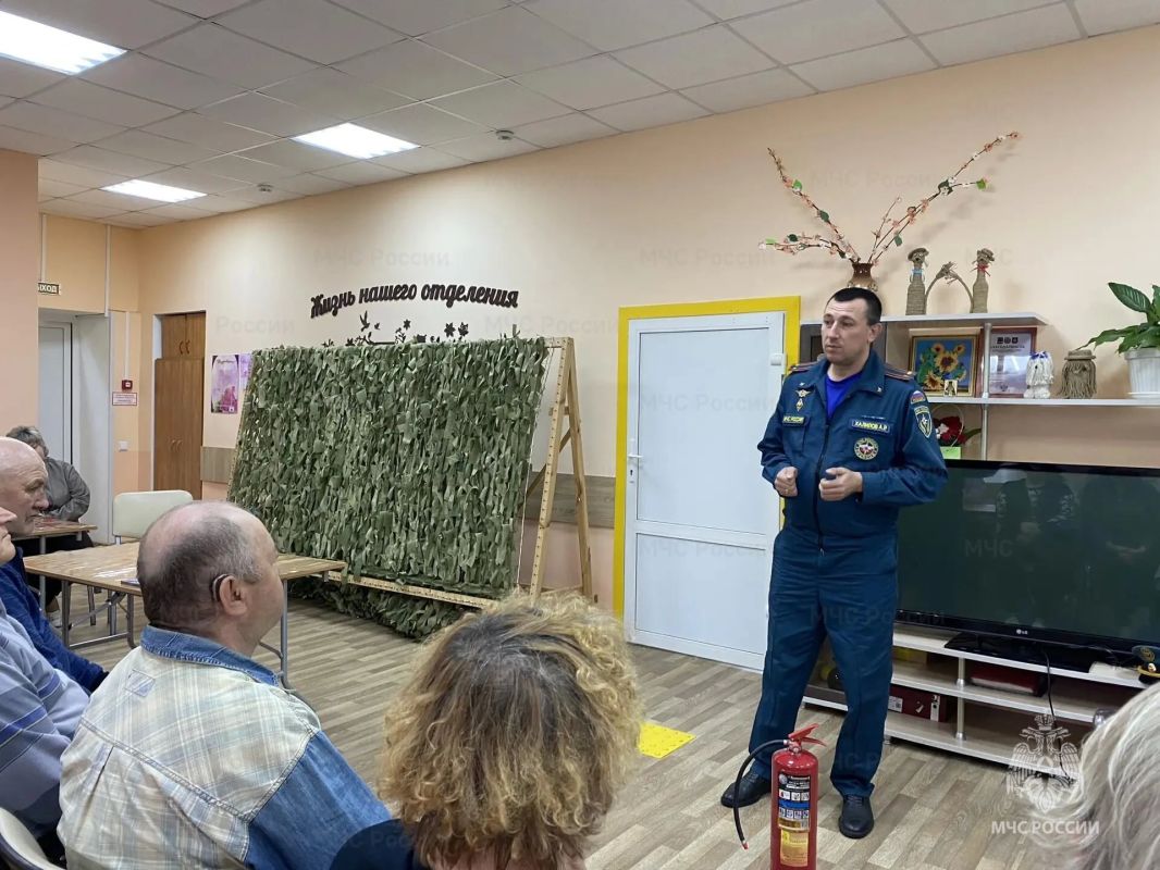 В Веневе спасатели провели тренировочную эвакуацию в центре социального обслуживания населения В Веневе спасатели провели тренировочную эвакуацию в центре социального обслуживания населения
