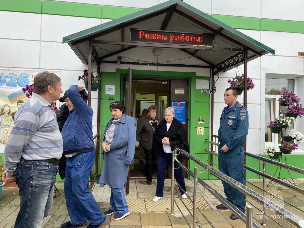 В Веневе спасатели провели тренировочную эвакуацию в центре социального обслуживания населения В Веневе спасатели провели тренировочную эвакуацию в центре социального обслуживания населения