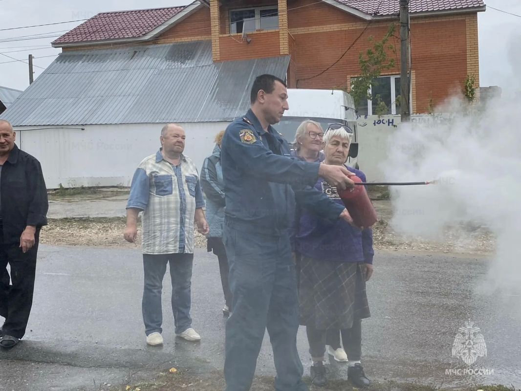В Веневе спасатели провели тренировочную эвакуацию в центре социального обслуживания населения В Веневе спасатели провели тренировочную эвакуацию в центре социального обслуживания населения