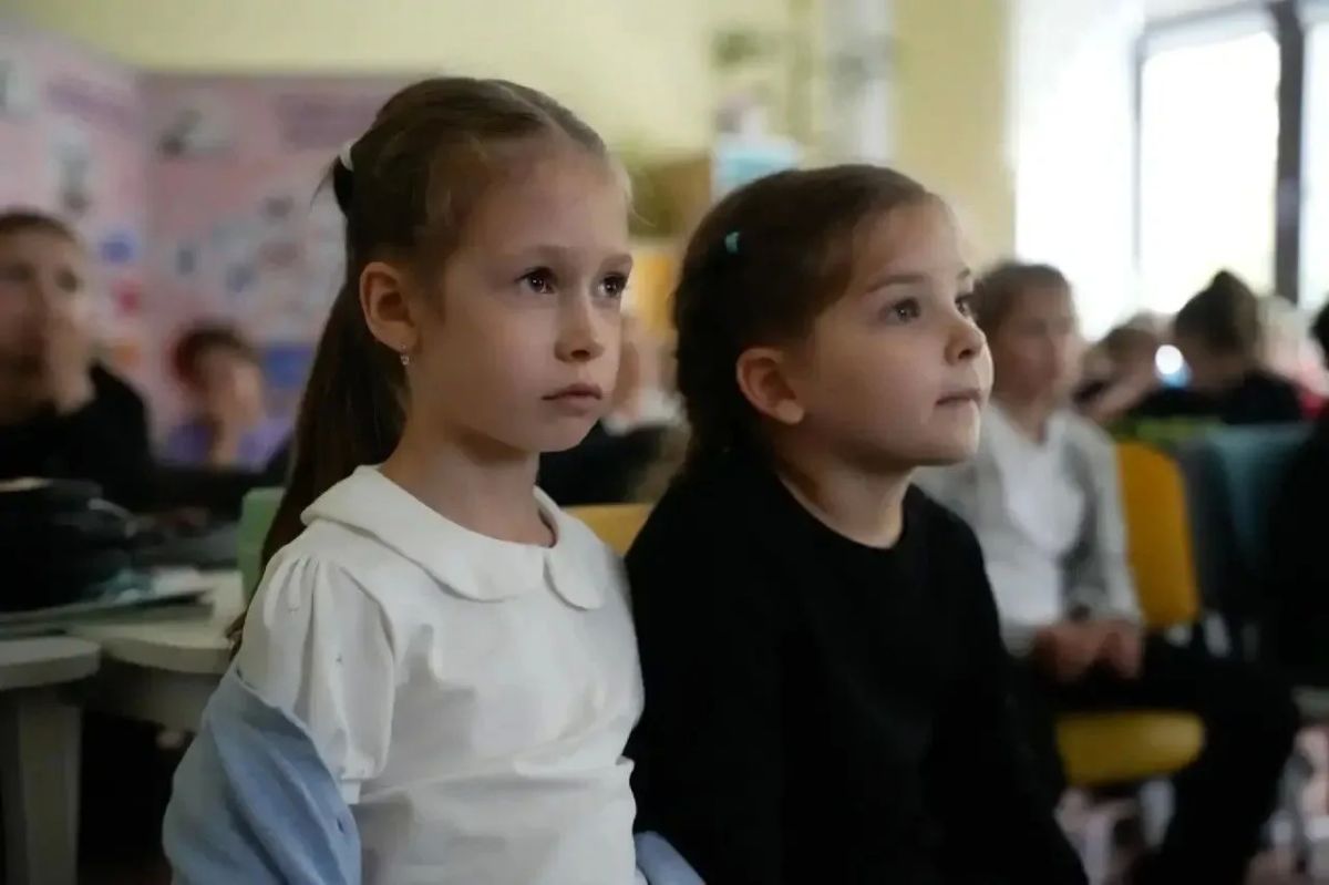 Сотрудники Госавтоинспекции Тульской области провели урок безопасности для юных жителей Ясной Поляны Сотрудники Госавтоинспекции Тульской области провели урок безопасности для юных жителей Ясной Поляны