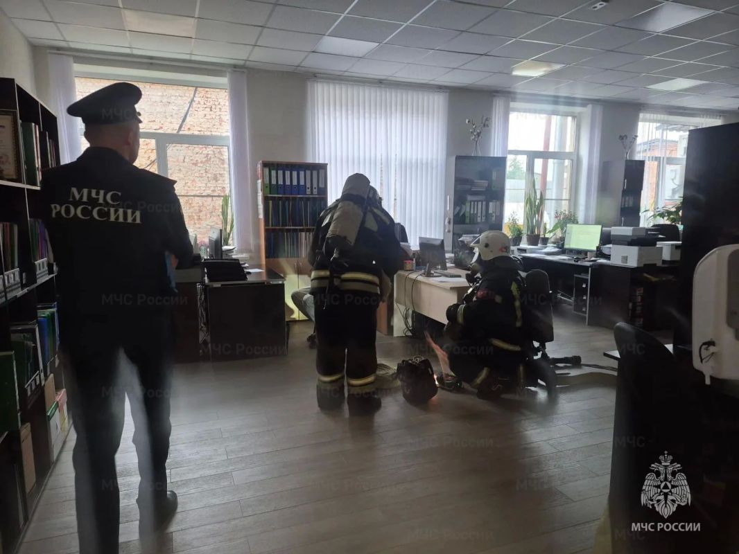 Белевские спасатели провели пожарно-тактические учения на объекте торговли Белевские спасатели провели пожарно-тактические учения на объекте торговли