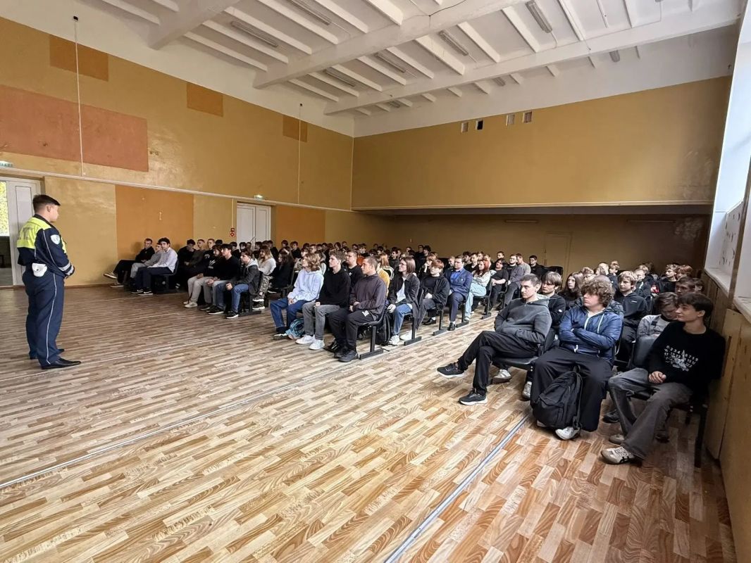 Тульская Госавтоинспекция в рамках Всероссийской недели безопасности встретилась со студентами и школьниками Тульская Госавтоинспекция в рамках Всероссийской недели безопасности встретилась со студентами и школьниками