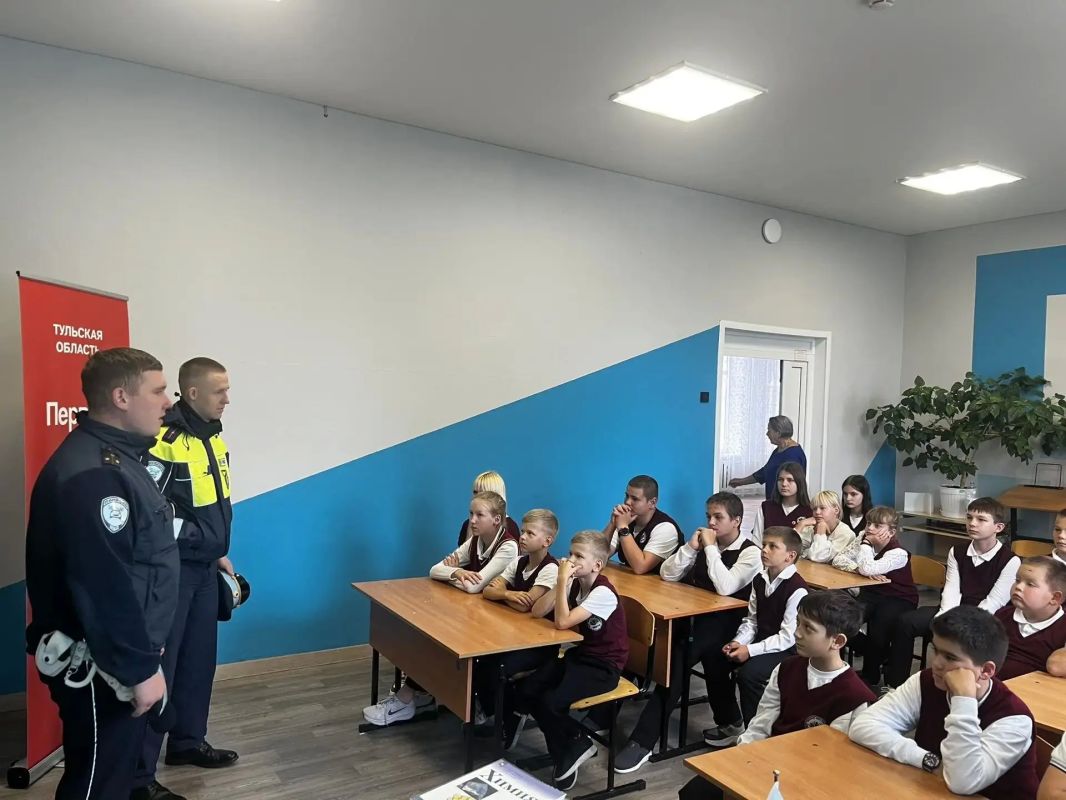 Тульская Госавтоинспекция в рамках Всероссийской недели безопасности встретилась со студентами и школьниками Тульская Госавтоинспекция в рамках Всероссийской недели безопасности встретилась со студентами и школьниками