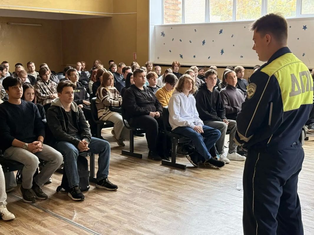 Тульская Госавтоинспекция в рамках Всероссийской недели безопасности встретилась со студентами и школьниками Тульская Госавтоинспекция в рамках Всероссийской недели безопасности встретилась со студентами и школьниками