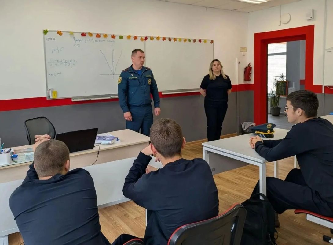 В Одоевском районе сотрудники полиции и МЧС провели профилактический урок и профориентационную встречу со школьниками В Одоевском районе сотрудники полиции и МЧС провели профилактический урок и профориентационную встречу со школьниками