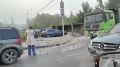 Самосвал перевернулся и засыпал легковушку щебнем на улице Овражной в Туле
