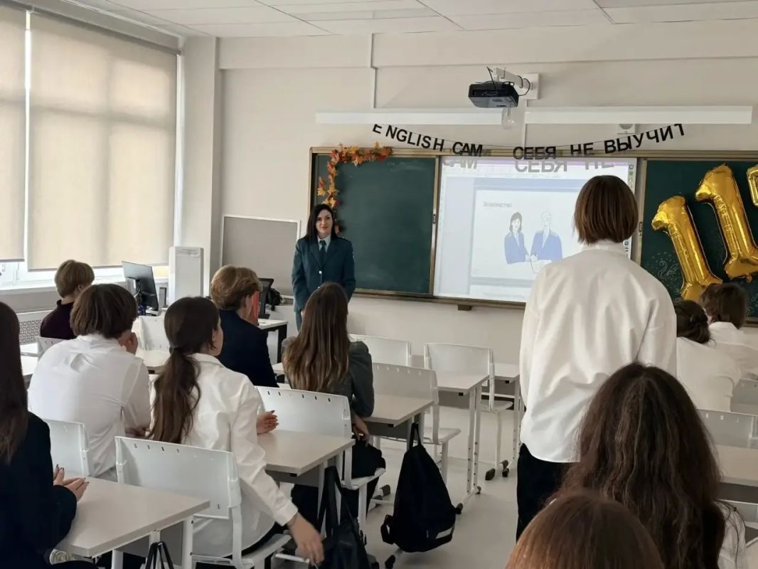 В 10 классе МБОУ «Центр образования № 44» прошел урок налоговой грамотности «юНГа» В 10 классе МБОУ «Центр образования № 44» прошел урок налоговой грамотности «юНГа»
