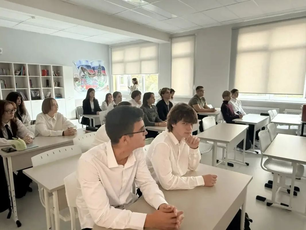 В 10 классе МБОУ «Центр образования № 44» прошел урок налоговой грамотности «юНГа» В 10 классе МБОУ «Центр образования № 44» прошел урок налоговой грамотности «юНГа»