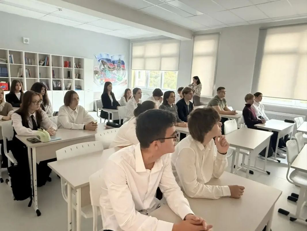 В 10 классе МБОУ «Центр образования № 44» прошел урок налоговой грамотности «юНГа» В 10 классе МБОУ «Центр образования № 44» прошел урок налоговой грамотности «юНГа»