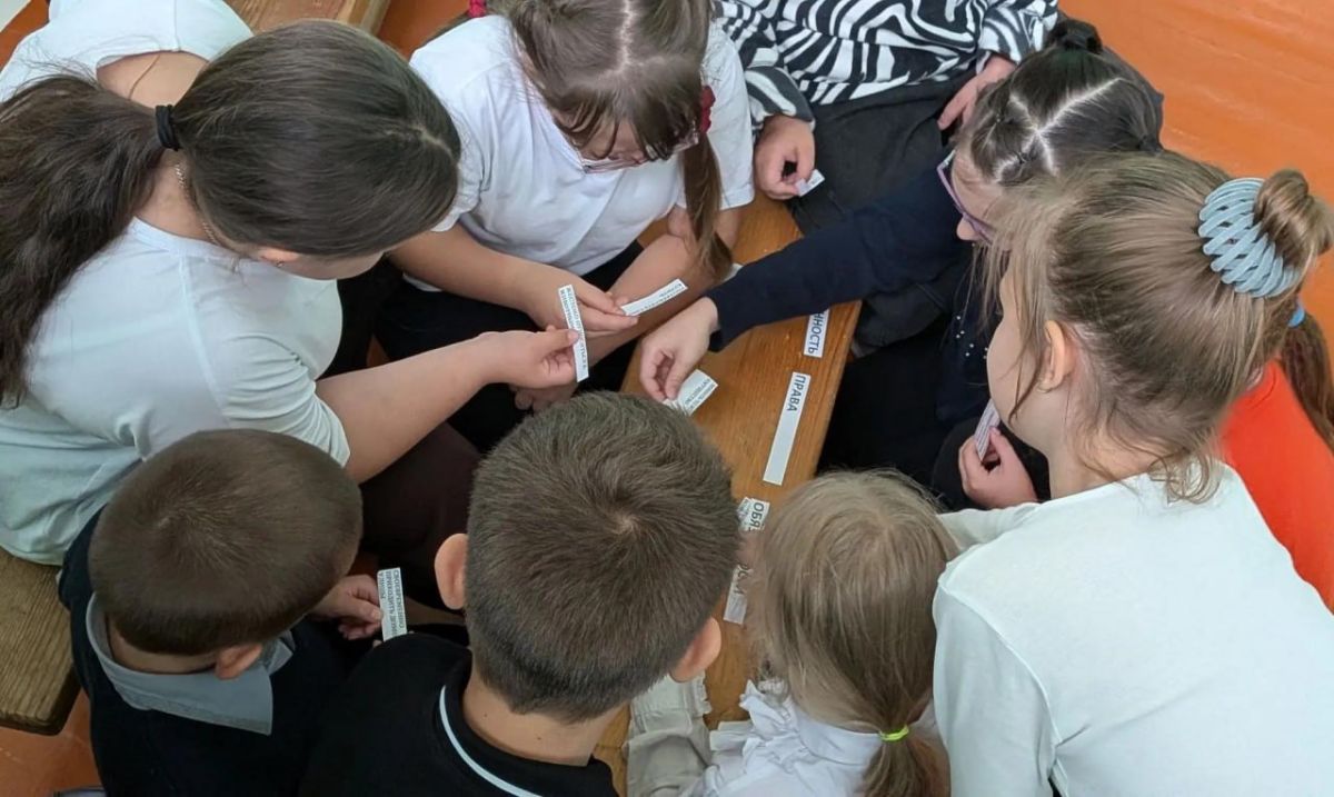 В Тепло-Огарёвском районе сотрудники полиции провели профилактический урок безопасности для учащихся Нарышкинской школы В Тепло-Огарёвском районе сотрудники полиции провели профилактический урок безопасности для учащихся Нарышкинской школы