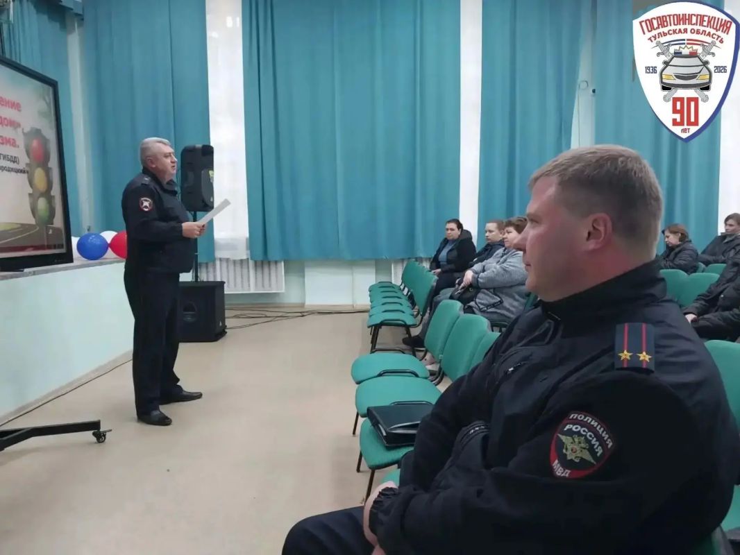 Безопасность начинается с семьи: начальник отделения МО МВД России «Богородицкий» принял участие в родительском собрании Безопасность начинается с семьи: начальник отделения МО МВД России «Богородицкий» принял участие в родительском собрании