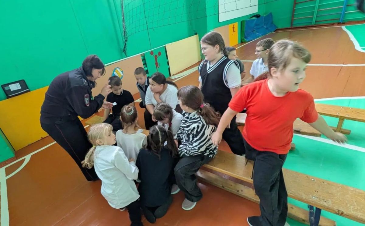 В Тепло-Огарёвском районе сотрудники полиции провели профилактический урок безопасности для учащихся Нарышкинской школы В Тепло-Огарёвском районе сотрудники полиции провели профилактический урок безопасности для учащихся Нарышкинской школы