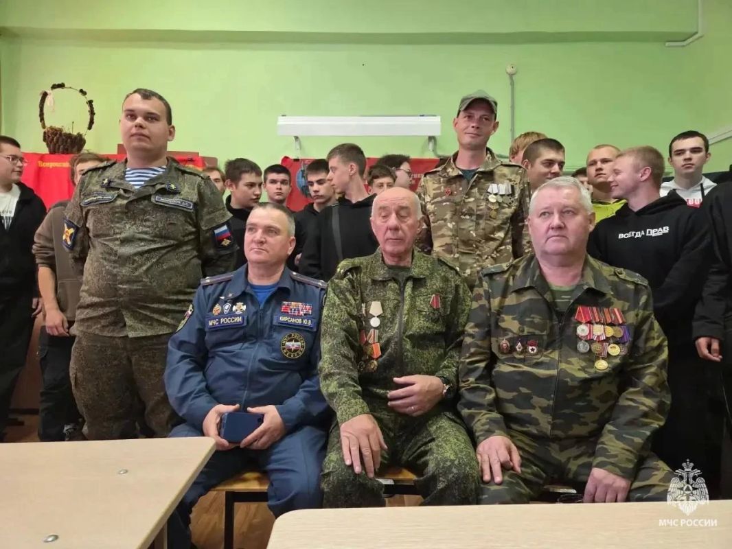 В Одоеве прошёл урок мужества, приуроченный ко Дню воссоединения Донецкой Народной Республики, Луганской Народной Республики, Запорожской области и Херсонской области с Российской Федерацией В Одоеве прошёл урок мужества, приуроченный ко Дню воссоединения Донецкой Народной Республики, Луганской Народной Республики, Запорожской области и Херсонской области с Российской Федерацией