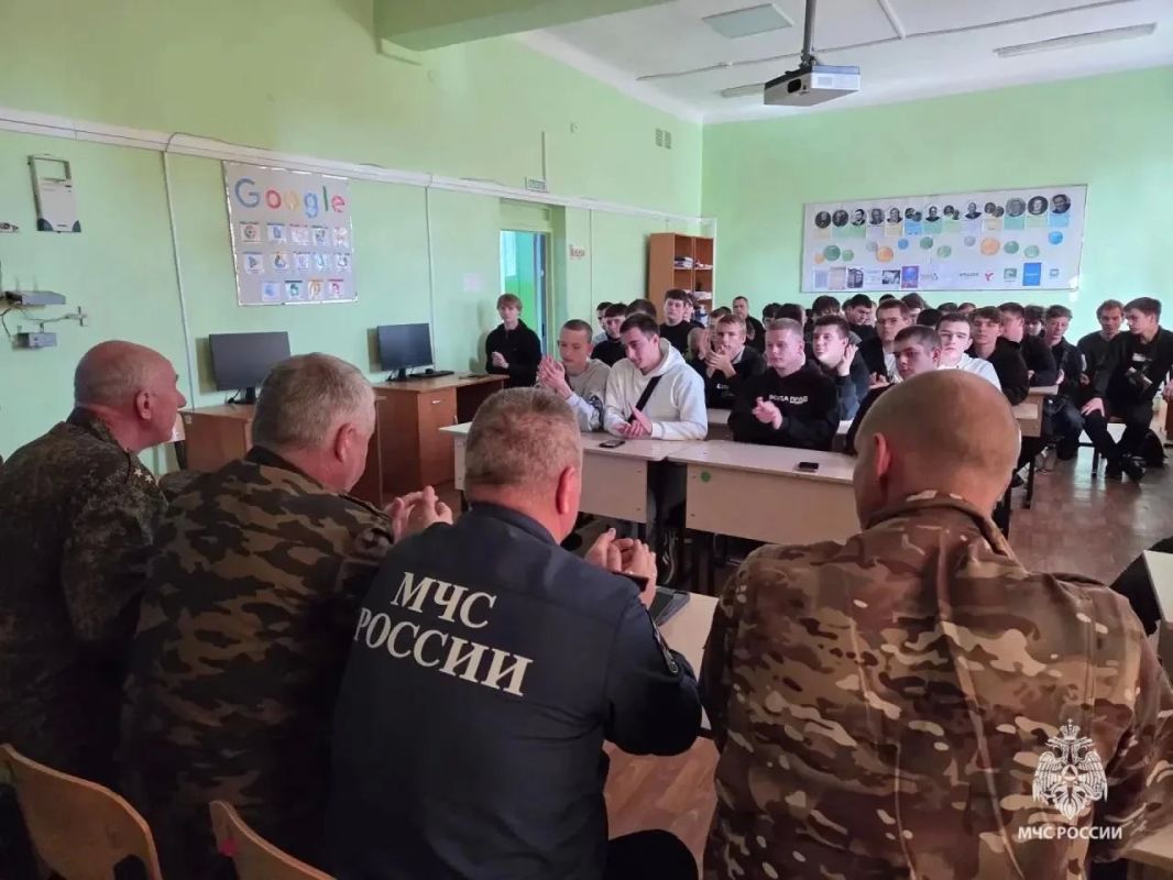 В Одоеве прошёл урок мужества, приуроченный ко Дню воссоединения Донецкой Народной Республики, Луганской Народной Республики, Запорожской области и Херсонской области с Российской Федерацией В Одоеве прошёл урок мужества, приуроченный ко Дню воссоединения Донецкой Народной Республики, Луганской Народной Республики, Запорожской области и Херсонской области с Российской Федерацией