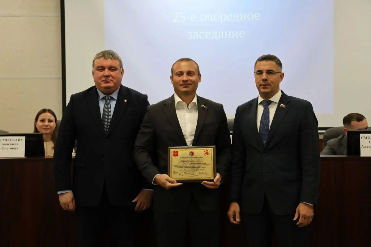 Глава города Тулы Алексей Эрк и глава администрации Илья Беспалов вручили награды тулякам Глава города Тулы Алексей Эрк и глава администрации Илья Беспалов вручили награды тулякам