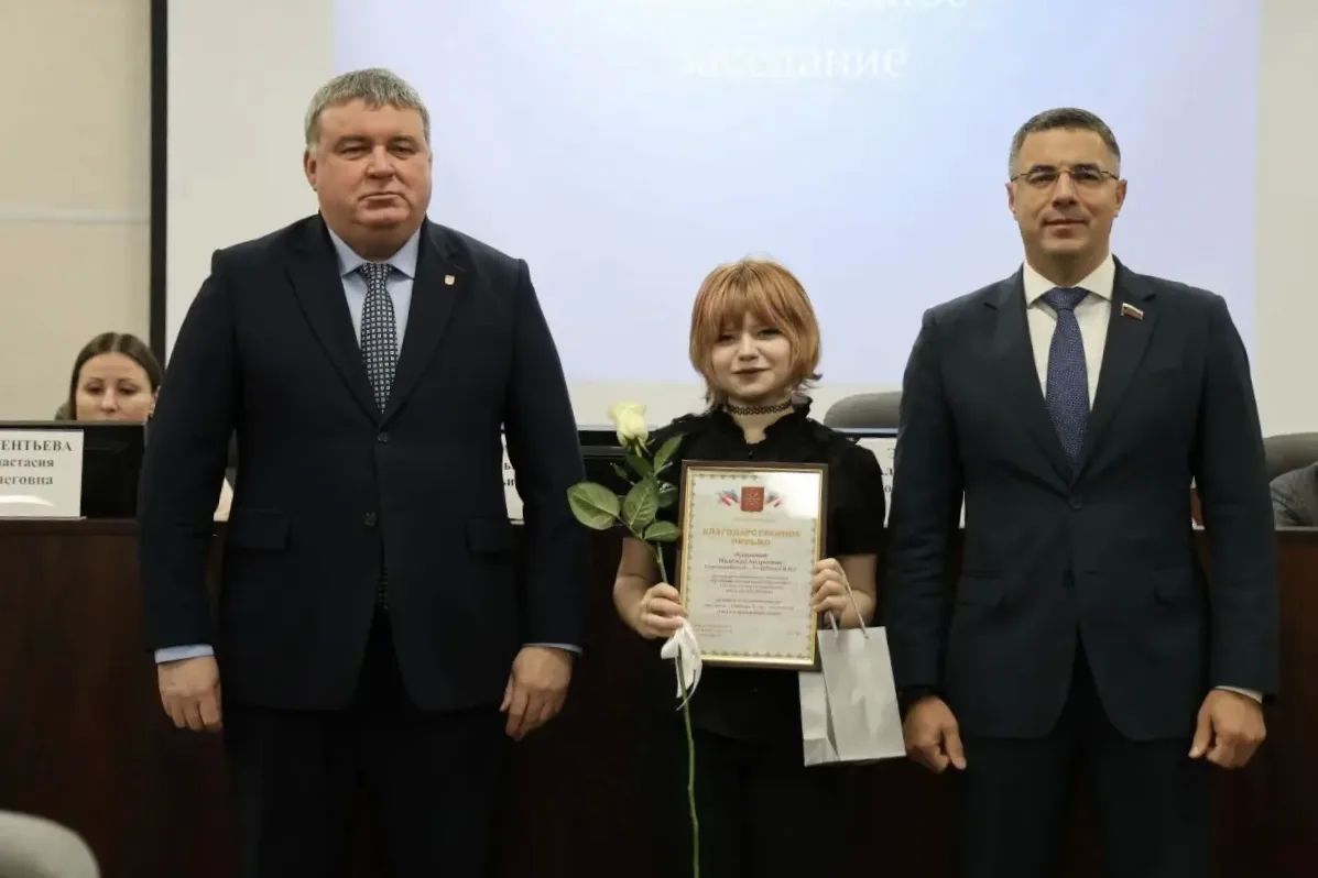 Глава города Тулы Алексей Эрк и глава администрации Илья Беспалов вручили награды тулякам Глава города Тулы Алексей Эрк и глава администрации Илья Беспалов вручили награды тулякам