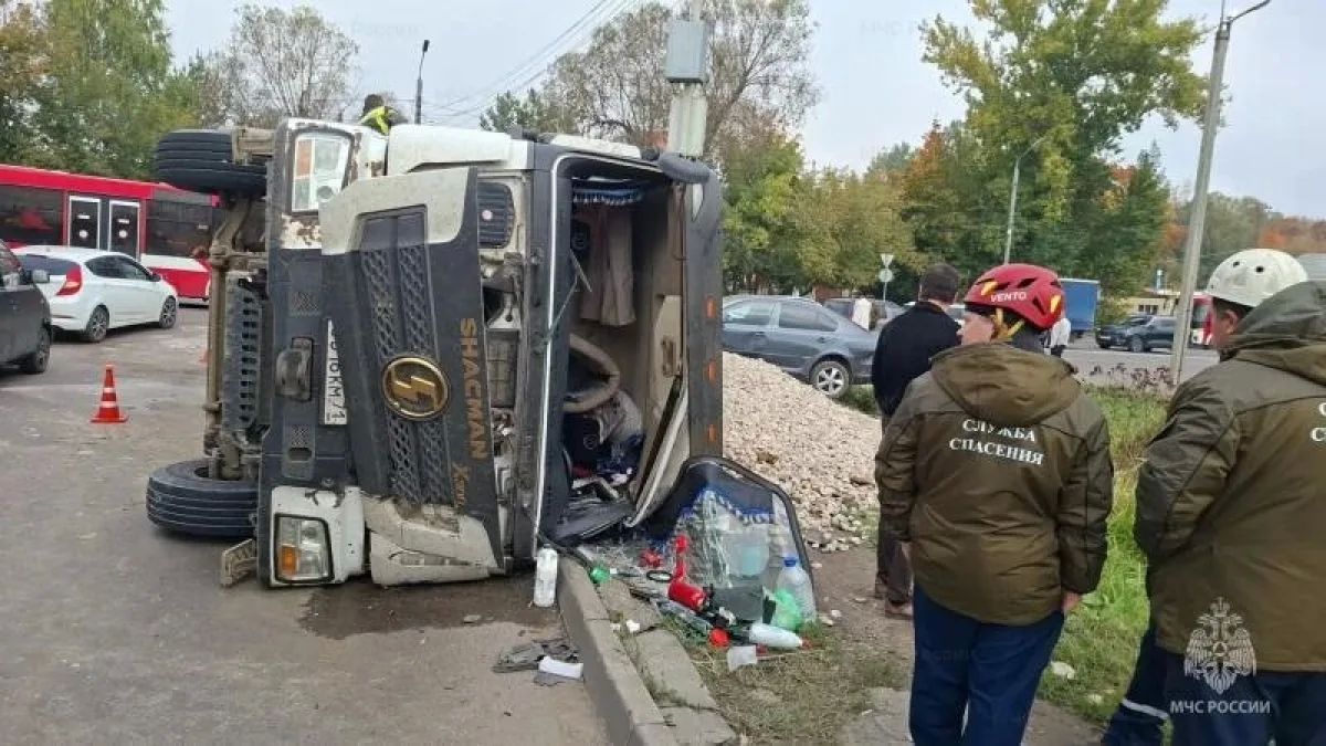 Тульские пожарные спасали от огня частный дом, квартиру и машину Тульские пожарные спасали от огня частный дом, квартиру и машину