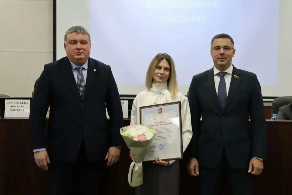 Глава города Тулы Алексей Эрк и глава администрации Илья Беспалов вручили награды тулякам Глава города Тулы Алексей Эрк и глава администрации Илья Беспалов вручили награды тулякам
