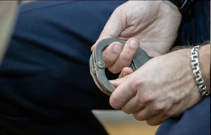 Туляк насмерть забил своего гостя, вытащил из квартиры и столкнул с лестницы