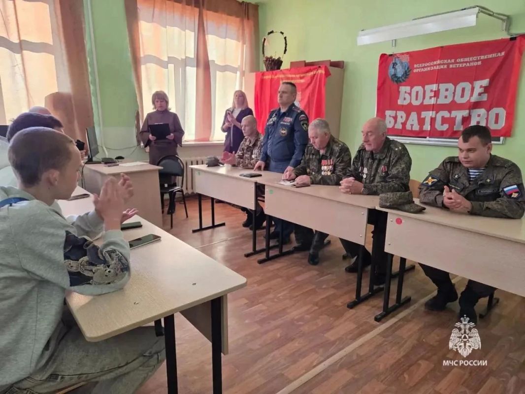 В Одоеве прошёл урок мужества, приуроченный ко Дню воссоединения Донецкой Народной Республики, Луганской Народной Республики, Запорожской области и Херсонской области с Российской Федерацией В Одоеве прошёл урок мужества, приуроченный ко Дню воссоединения Донецкой Народной Республики, Луганской Народной Республики, Запорожской области и Херсонской области с Российской Федерацией