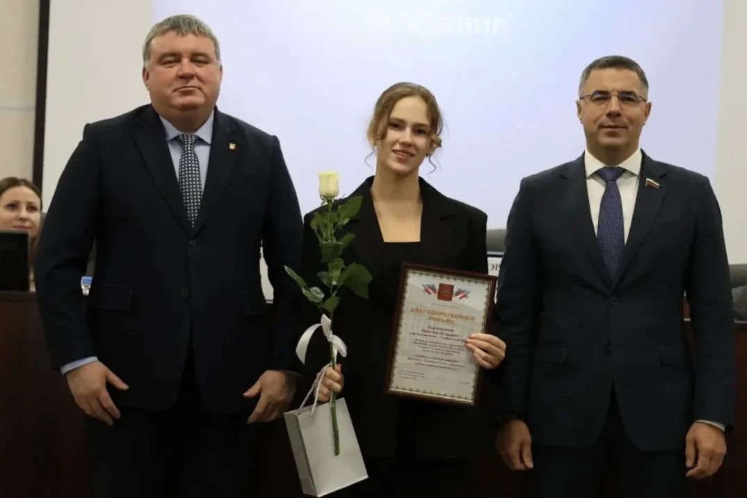 Глава города Тулы Алексей Эрк и глава администрации Илья Беспалов вручили награды тулякам Глава города Тулы Алексей Эрк и глава администрации Илья Беспалов вручили награды тулякам