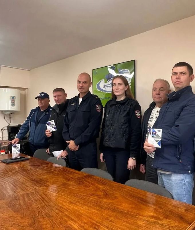 Сотрудники Госавтоинспекции города Тулы провели профилактическую беседу с водительским составом оборонного предприятия оружейной столицы Сотрудники Госавтоинспекции города Тулы провели профилактическую беседу с водительским составом оборонного предприятия оружейной столицы