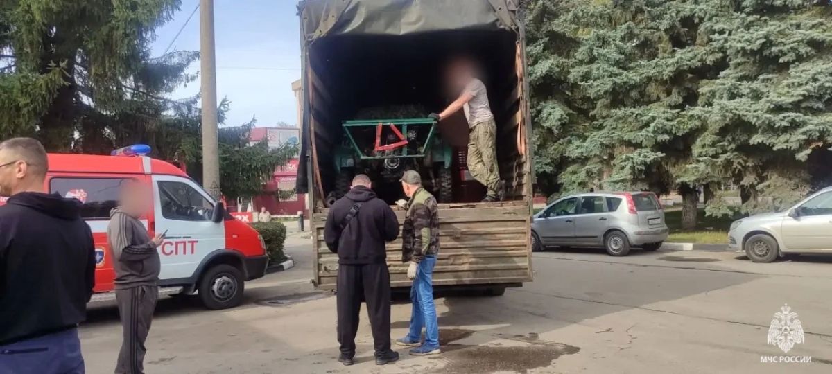 Тульские спасатели отправили очередной гуманитарный груз для бойцов СВО Тульские спасатели отправили очередной гуманитарный груз для бойцов СВО