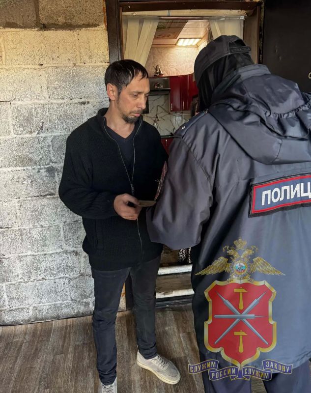 В Туле сотрудники полиции и судебные приставы провели совместные профилактические мероприятия В Туле сотрудники полиции и судебные приставы провели совместные профилактические мероприятия