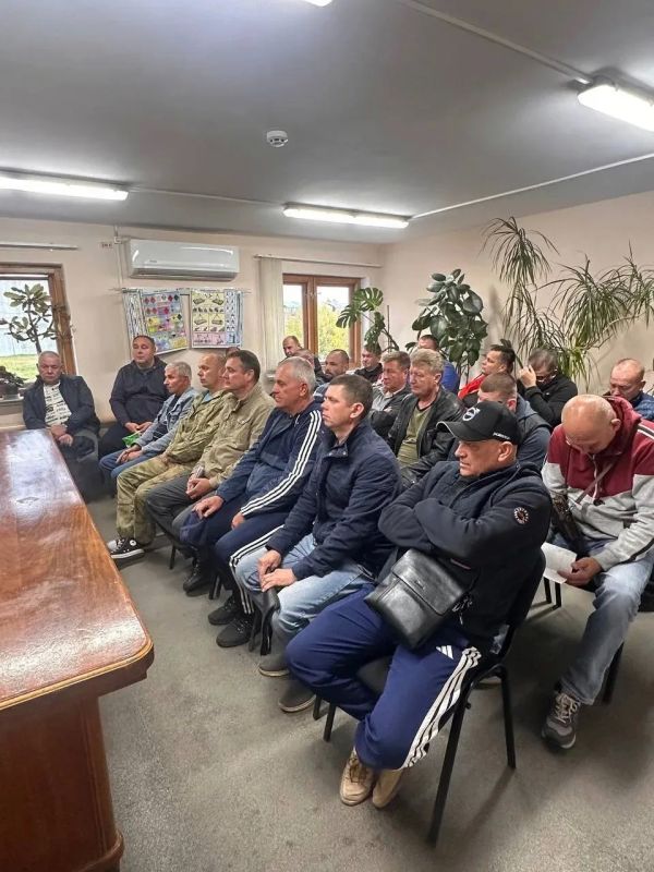 Сотрудники Госавтоинспекции города Тулы провели профилактическую беседу с водительским составом оборонного предприятия оружейной столицы Сотрудники Госавтоинспекции города Тулы провели профилактическую беседу с водительским составом оборонного предприятия оружейной столицы