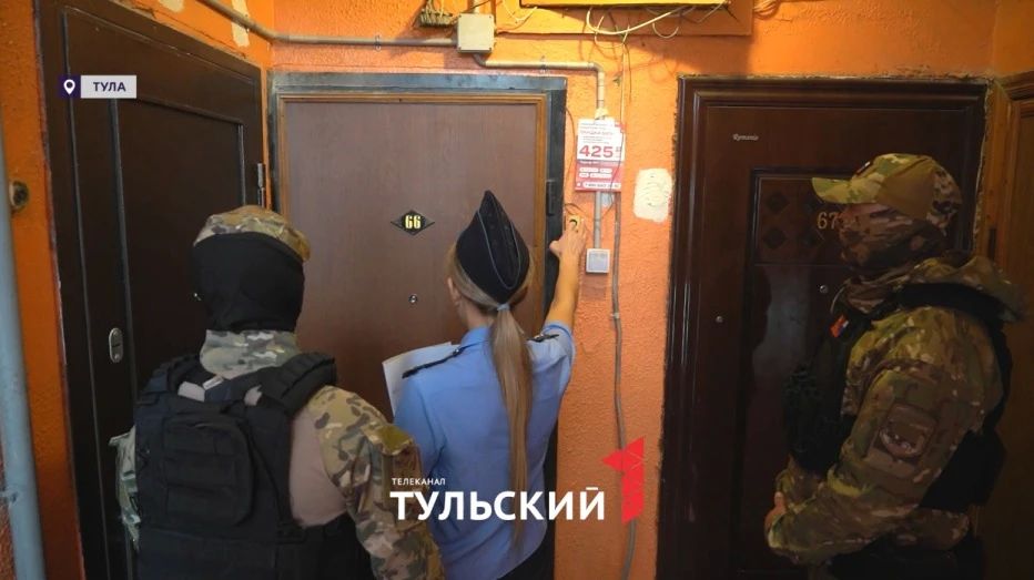 Тулячка три часа не открывала дверь судебным приставам