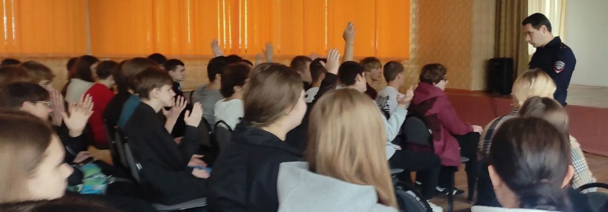 В одном из Тульских колледжей прошла встреча студентов со старшим инспектором по пропаганде безопасности дорожного движения В одном из Тульских колледжей прошла встреча студентов со старшим инспектором по пропаганде безопасности дорожного движения