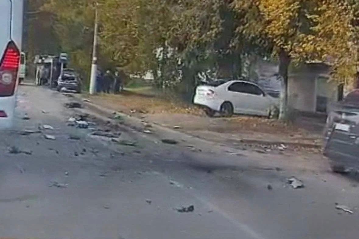 Последствия вчерашнего подрыва автомобиля в Новомосковске Тульской области Последствия вчерашнего подрыва автомобиля в Новомосковске Тульской области