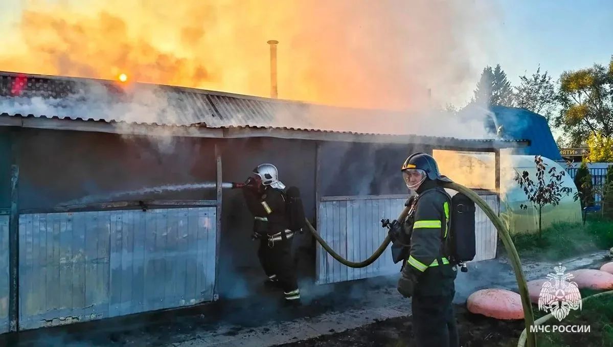3 октября в Тульской области загорелись 4 частных дома и 3 автомобиля 3 октября в Тульской области загорелись 4 частных дома и 3 автомобиля