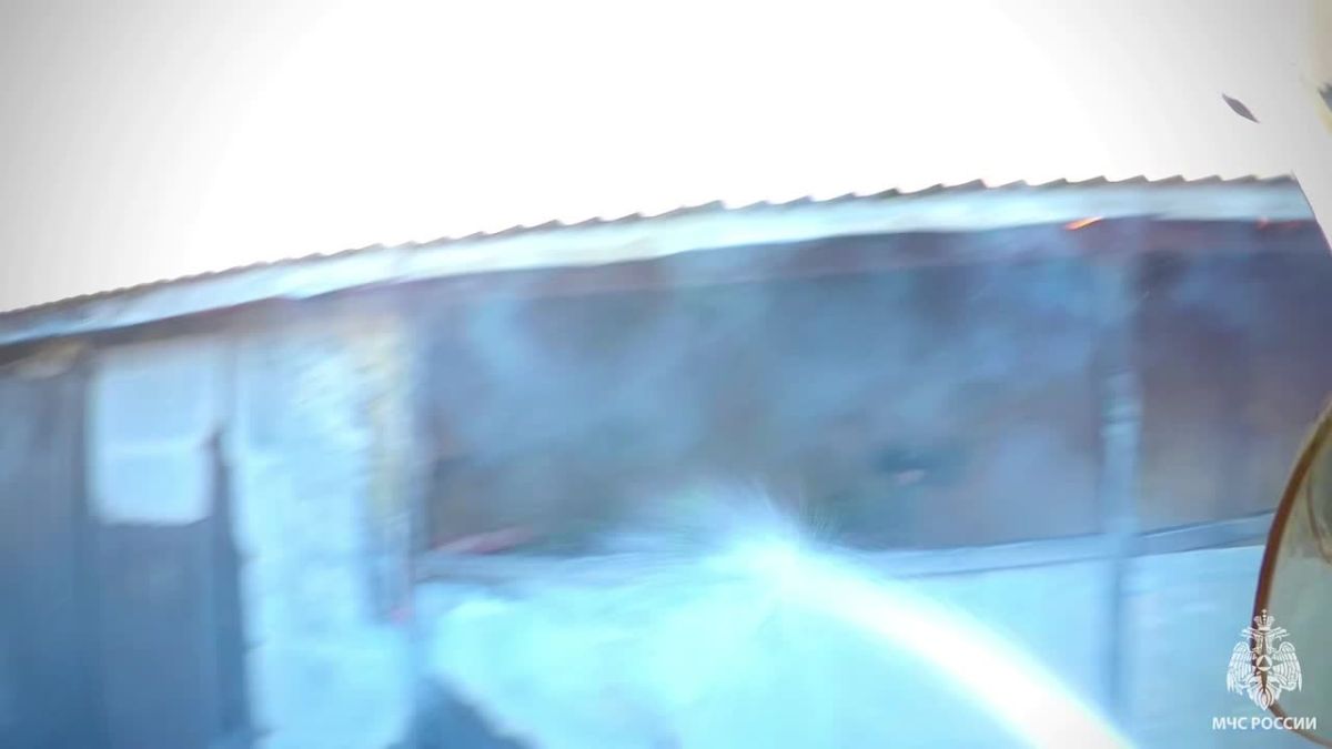 #ГлазамиМЧС. В Новомосковске огнеборцы потушили пожар в хозяйственной постройке В пожарную охрану поступило сообщение о возгорании хозяйственной постройки на улице Транспортная в СНТ "Жасмин" расположенном в городе...