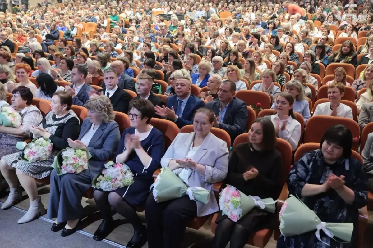 Дмитрий Миляев: Призвание — учить: в Туле чествовали лучших педагогов региона Дмитрий Миляев: Призвание — учить: в Туле чествовали лучших педагогов региона