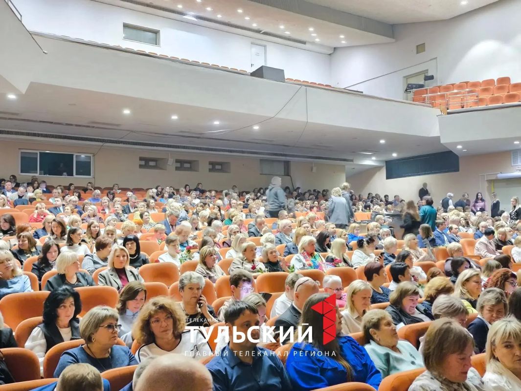 В Туле наградили лучших педагогов региона в День учителя В Туле наградили лучших педагогов региона в День учителя