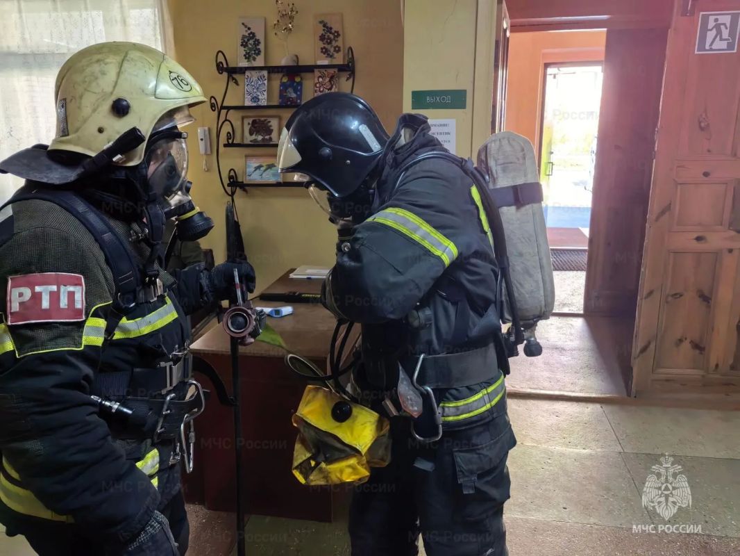 В Ревякинском центре образования прошли пожарно-тактические учения В Ревякинском центре образования прошли пожарно-тактические учения