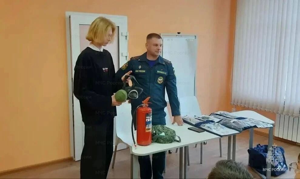 Сотрудники МЧС России провели открытые уроки по гражданской обороне Сотрудники МЧС России провели открытые уроки по гражданской обороне