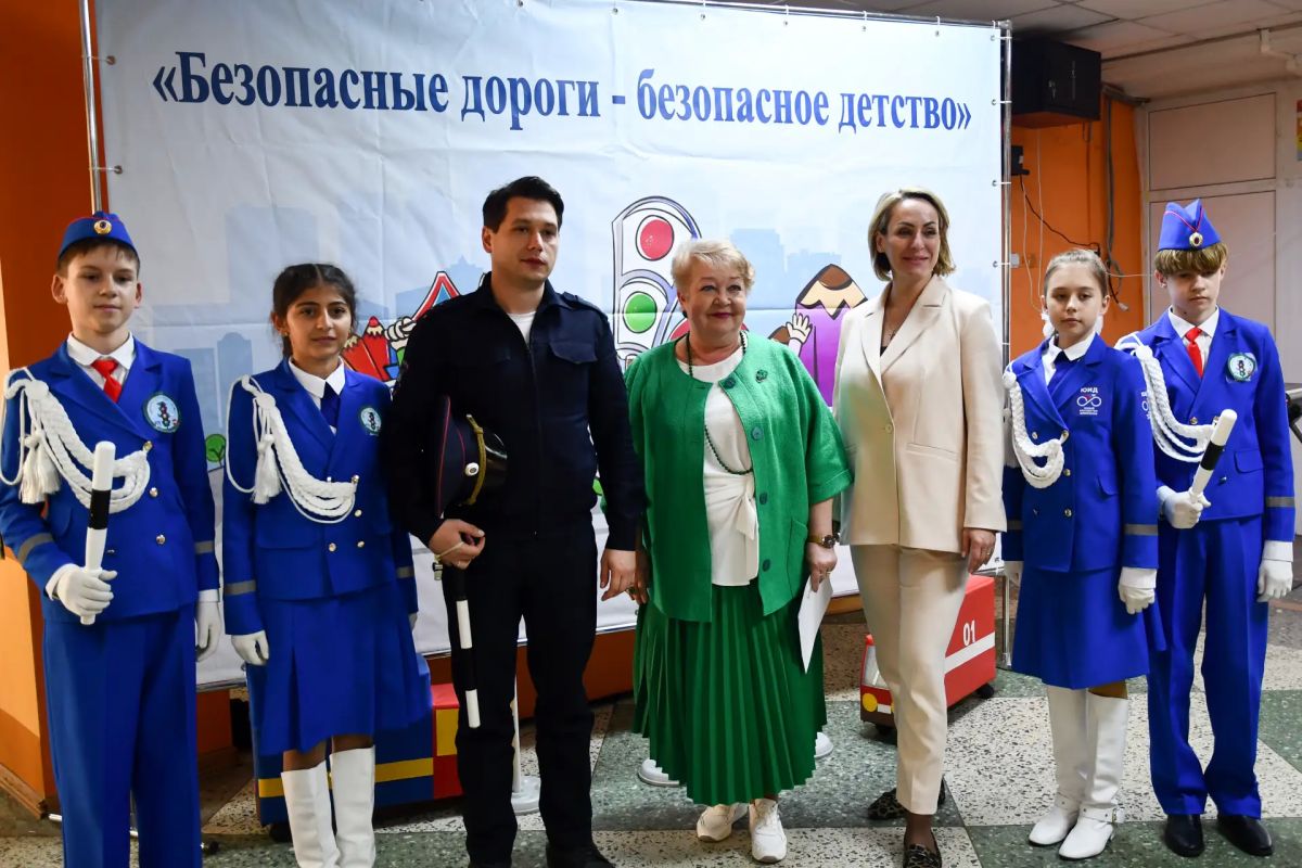 Тульским школьникам показали, как безопасно ездить на самокатах и велосипедах Тульским школьникам показали, как безопасно ездить на самокатах и велосипедах