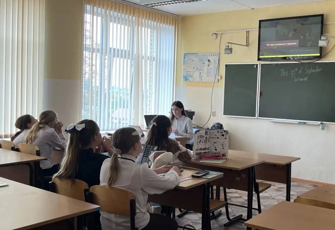 В Новомосковске сотрудники полиции провели для школьников профилактическую беседу по противодействию экстремизму и терроризму