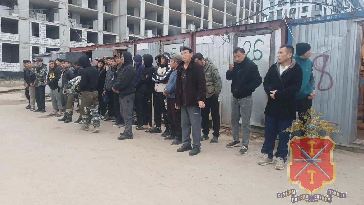 В Туле во время рейдов силовики поймали 54 мигранта-нелегала В Туле во время рейдов силовики поймали 54 мигранта-нелегала