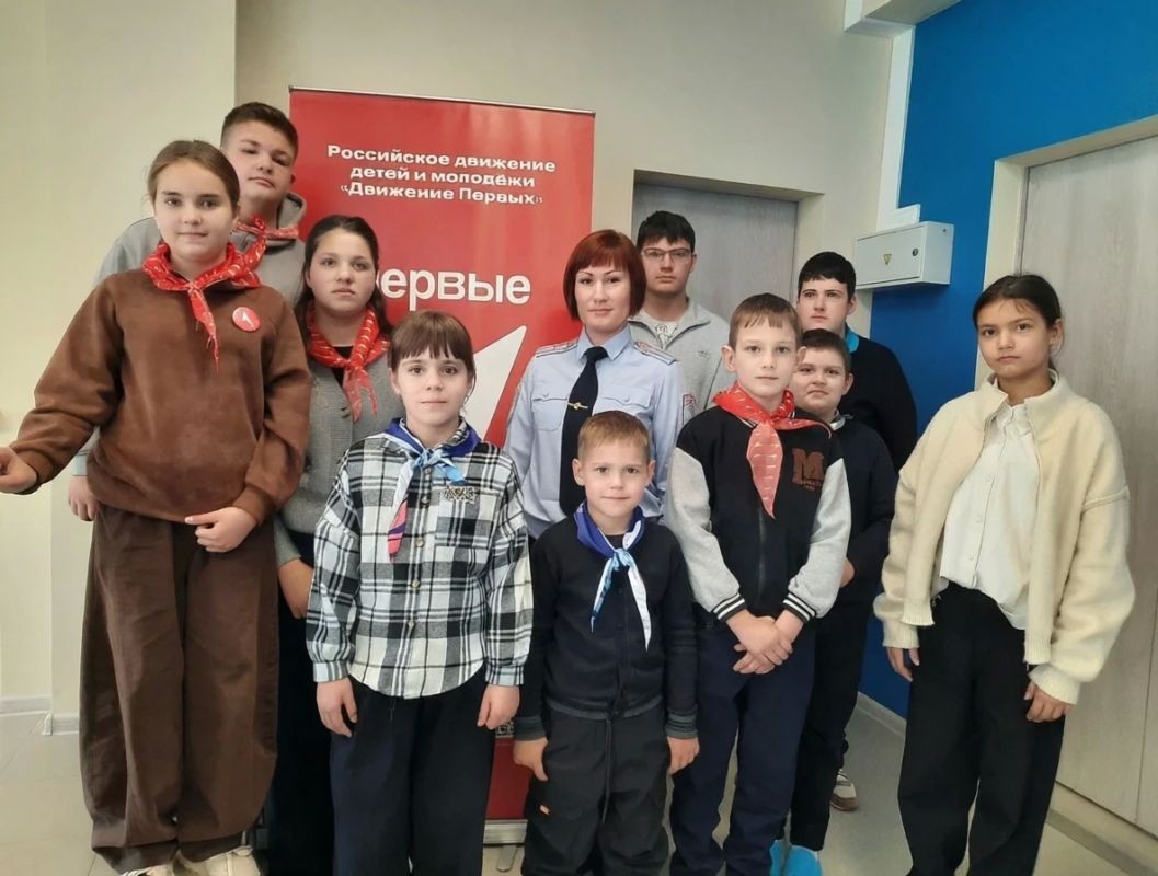 В Узловском районе полицейские и общественники провели урок правовой грамотности и безопасности для школьников В Узловском районе полицейские и общественники провели урок правовой грамотности и безопасности для школьников