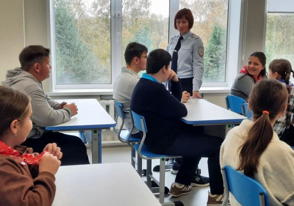 В Узловском районе полицейские и общественники провели урок правовой грамотности и безопасности для школьников