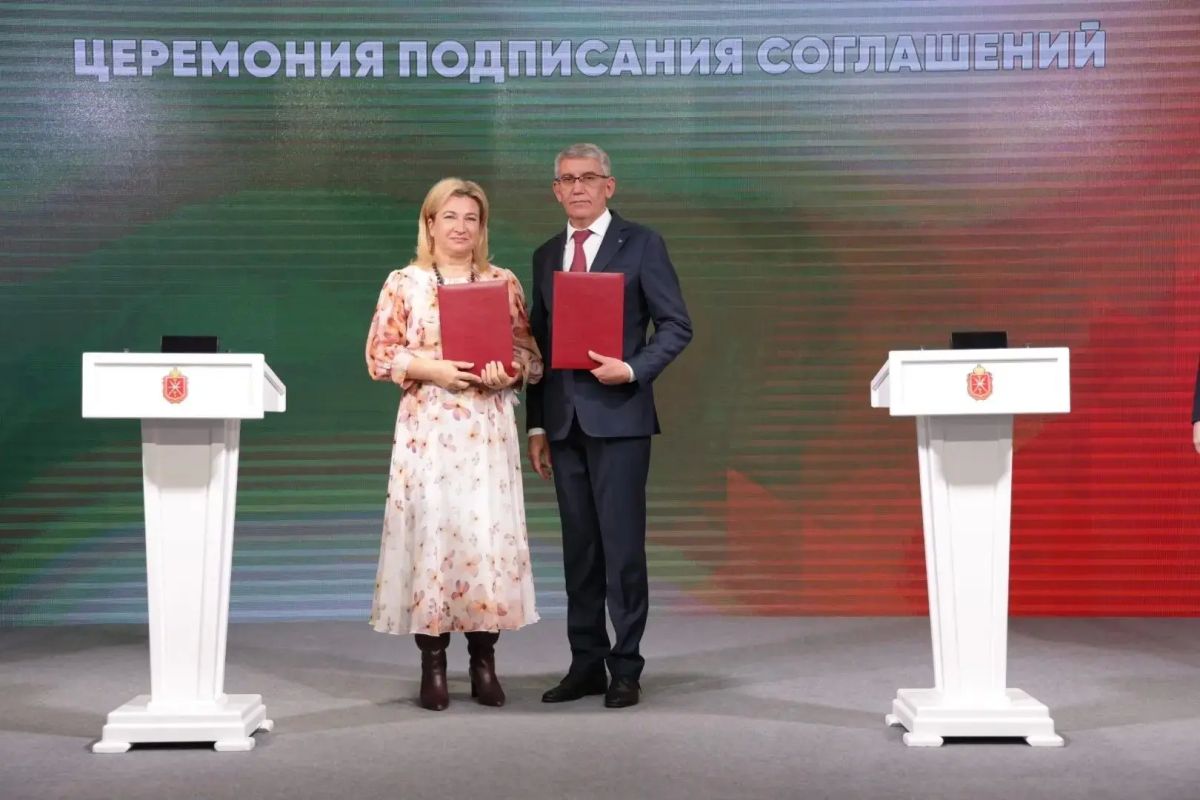 Дмитрий Миляев: Сегодня в рамках Слёта социальных предпринимателей подписал соглашения с пятью крупными предприятиями — Тульским молочным комбинатом, Цветочным садом, КФХ «Элитные семена», филиалом «Арнест ЮниРусь» в Туле и... Дмитрий Миляев: Сегодня в рамках Слёта социальных предпринимателей подписал соглашения с пятью крупными предприятиями — Тульским молочным комбинатом, Цветочным садом, КФХ «Элитные семена», филиалом «Арнест ЮниРусь» в Туле и...