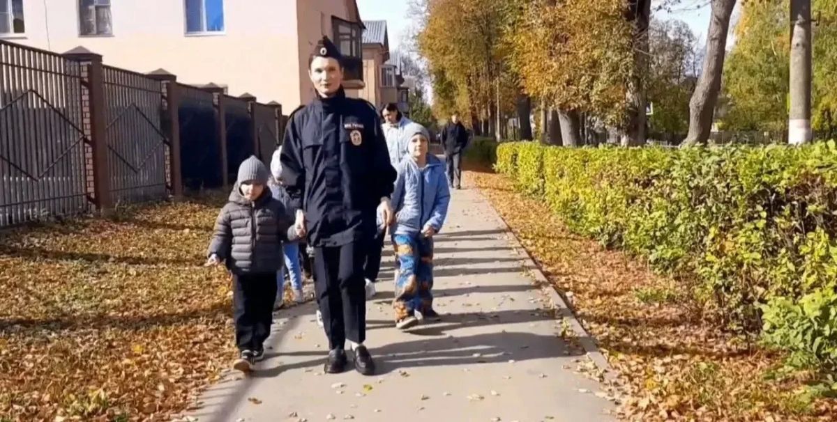 От беседы к практике: юные пешеходы города Щекино осваивают безопасный маршрут От беседы к практике: юные пешеходы города Щекино осваивают безопасный маршрут