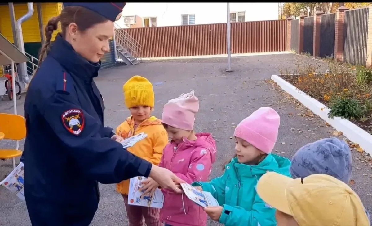От беседы к практике: юные пешеходы города Щекино осваивают безопасный маршрут От беседы к практике: юные пешеходы города Щекино осваивают безопасный маршрут