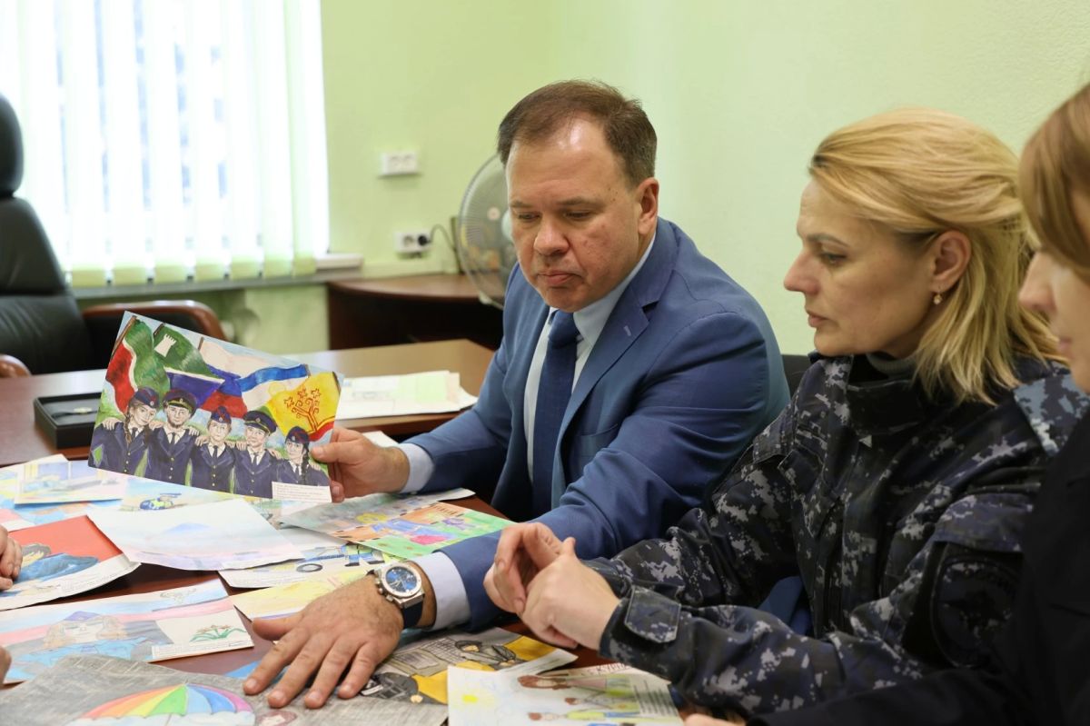 В Тульской области подвели итоги регионального этапа конкурса детского рисунка «Мои родители работают в полиции» В Тульской области подвели итоги регионального этапа конкурса детского рисунка «Мои родители работают в полиции»