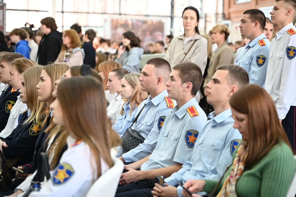 Дмитрий Миляев: Сегодня Тульский кремль стал площадкой большого военно-исторического фестиваля «От Тулы до Берлина» Дмитрий Миляев: Сегодня Тульский кремль стал площадкой большого военно-исторического фестиваля «От Тулы до Берлина»