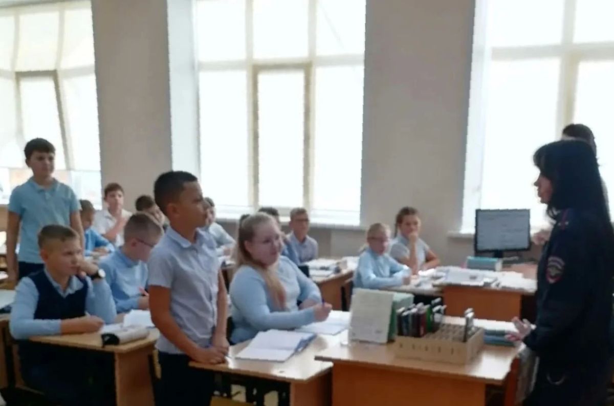 «Не напугать, а объяснить»: инспектор ПДН провела правовой урок в Центре образования №4 города Тулы «Не напугать, а объяснить»: инспектор ПДН провела правовой урок в Центре образования №4 города Тулы
